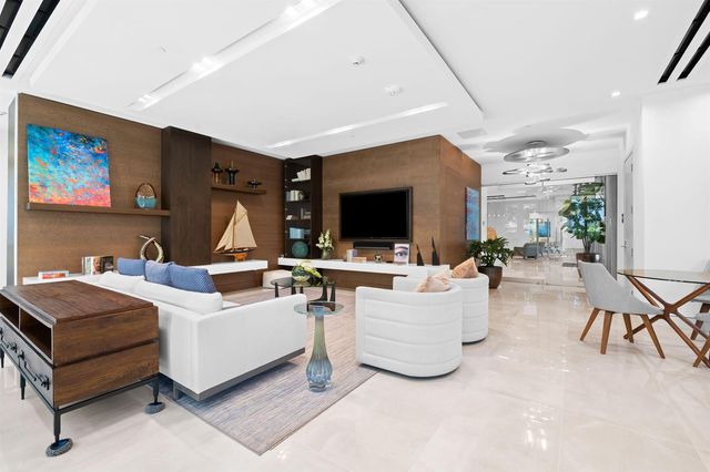 435 Bayshore Drive 302, Fort Lauderdale, FL 33304