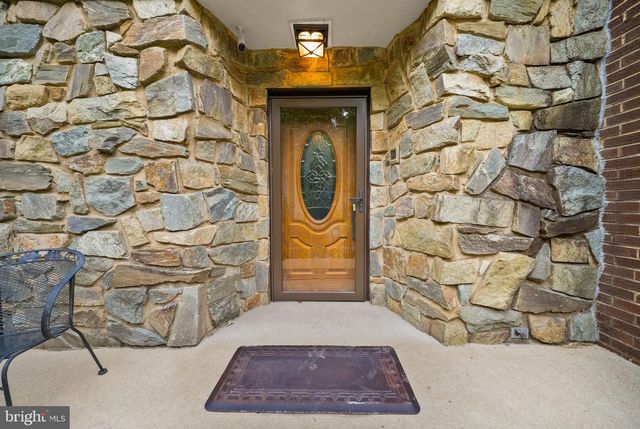 4896 OCCOQUAN CLUB DR, Woodbridge, VA 22192