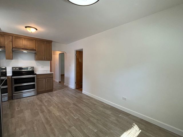 16 2ND Street F, Downers Grove, IL 60515