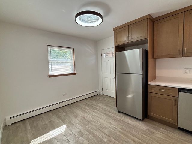 16 2ND Street F, Downers Grove, IL 60515