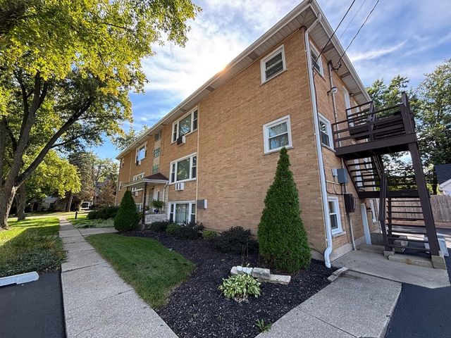 16 2ND Street F, Downers Grove, IL 60515