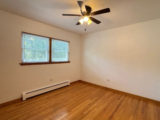 16 2ND Street F, Downers Grove, IL 60515