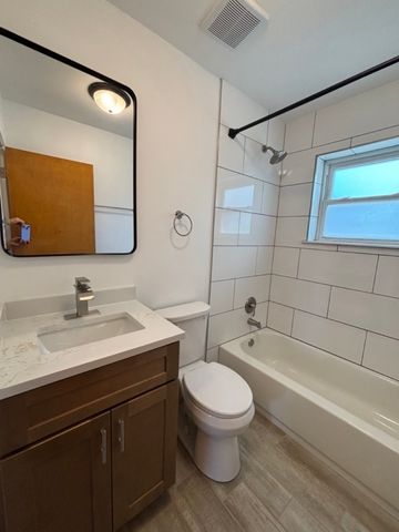 16 2ND Street F, Downers Grove, IL 60515
