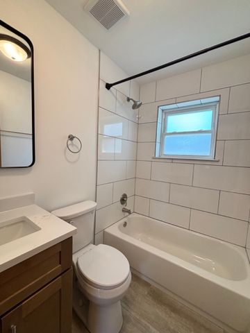 16 2ND Street F, Downers Grove, IL 60515