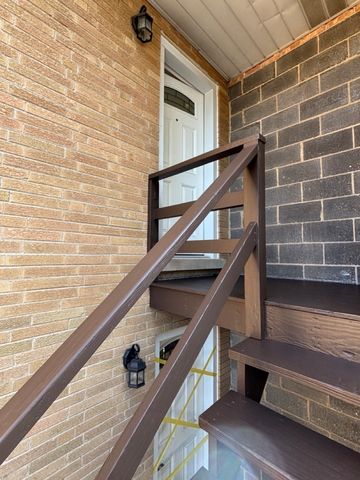 16 2ND Street F, Downers Grove, IL 60515