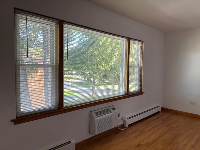 16 2ND Street F, Downers Grove, IL 60515