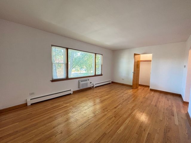 16 2ND Street F, Downers Grove, IL 60515