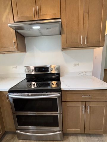 16 2ND Street F, Downers Grove, IL 60515