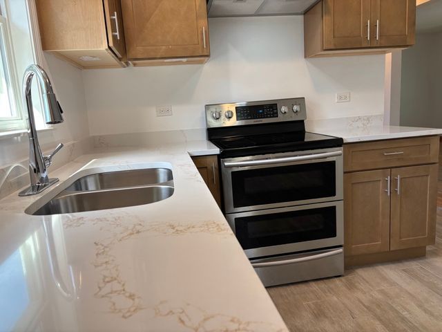 16 2ND Street F, Downers Grove, IL 60515