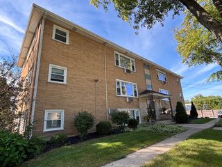 16 2ND Street F, Downers Grove, IL 60515