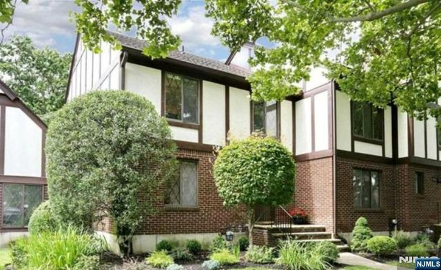 518 S Piermont Avenue, River Vale, NJ 07675