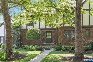 518 S Piermont Avenue, River Vale, NJ 07675