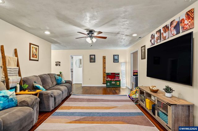 780 Clay St E, Monmouth, OR 97361