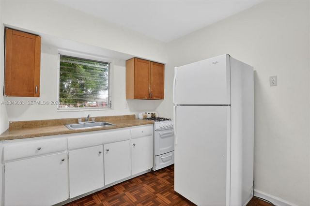 2170 NW Flagler Ter, Miami, FL 33125