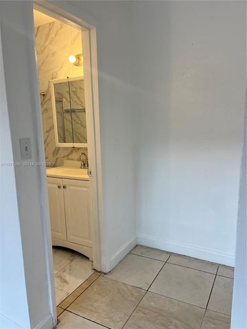 150 NE 173rd St, Miami, FL 33162