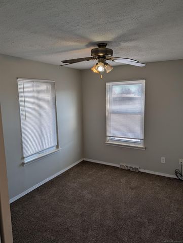 31 W Kalama Avenue, Madison Heights, MI 48071