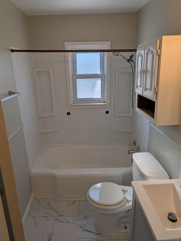 31 W Kalama Avenue, Madison Heights, MI 48071