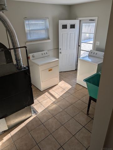 31 W Kalama Avenue, Madison Heights, MI 48071