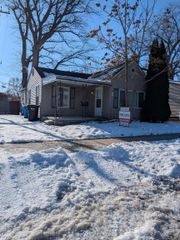 31 W Kalama Avenue, Madison Heights, MI 48071