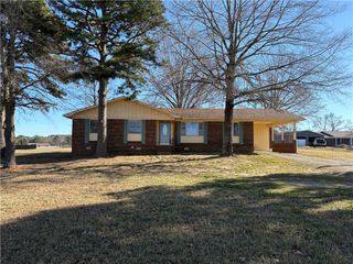 11894 Highway 359, London, AR 72847