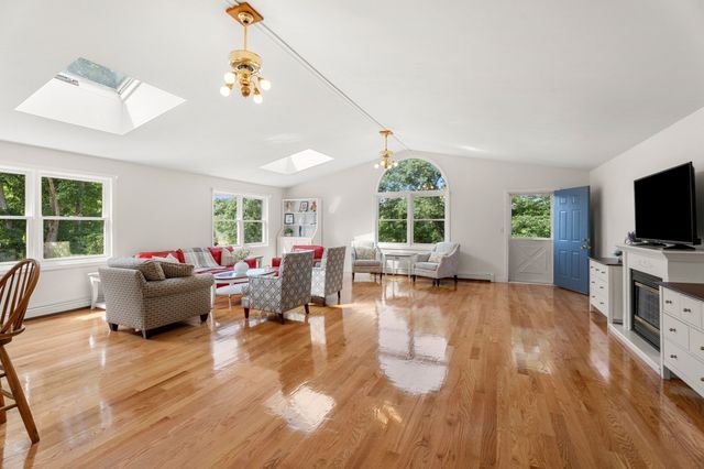 110 Bridge Street, Hamilton, MA 01982