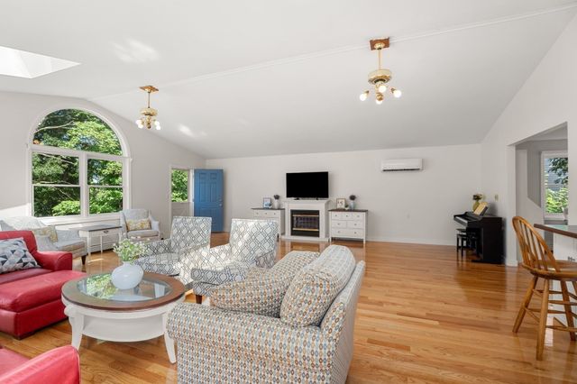 110 Bridge Street, Hamilton, MA 01982