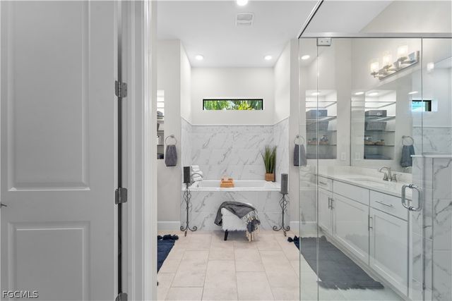 427 NW 37th AVE, Cape Coral, FL 33993