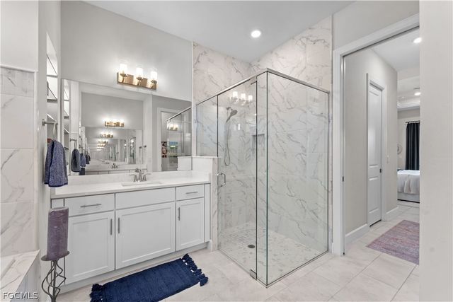 427 NW 37th AVE, Cape Coral, FL 33993