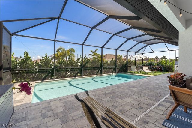 427 NW 37th AVE, Cape Coral, FL 33993