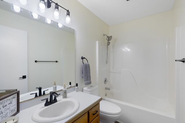 40894 Fenian Way, North Branch, MN 55056