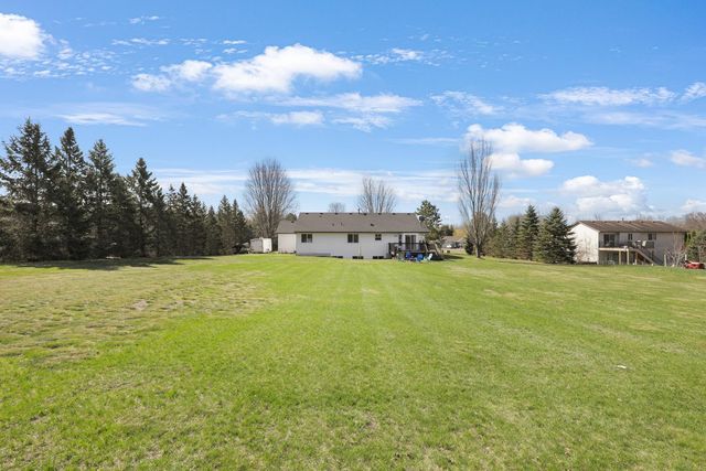 40894 Fenian Way, North Branch, MN 55056