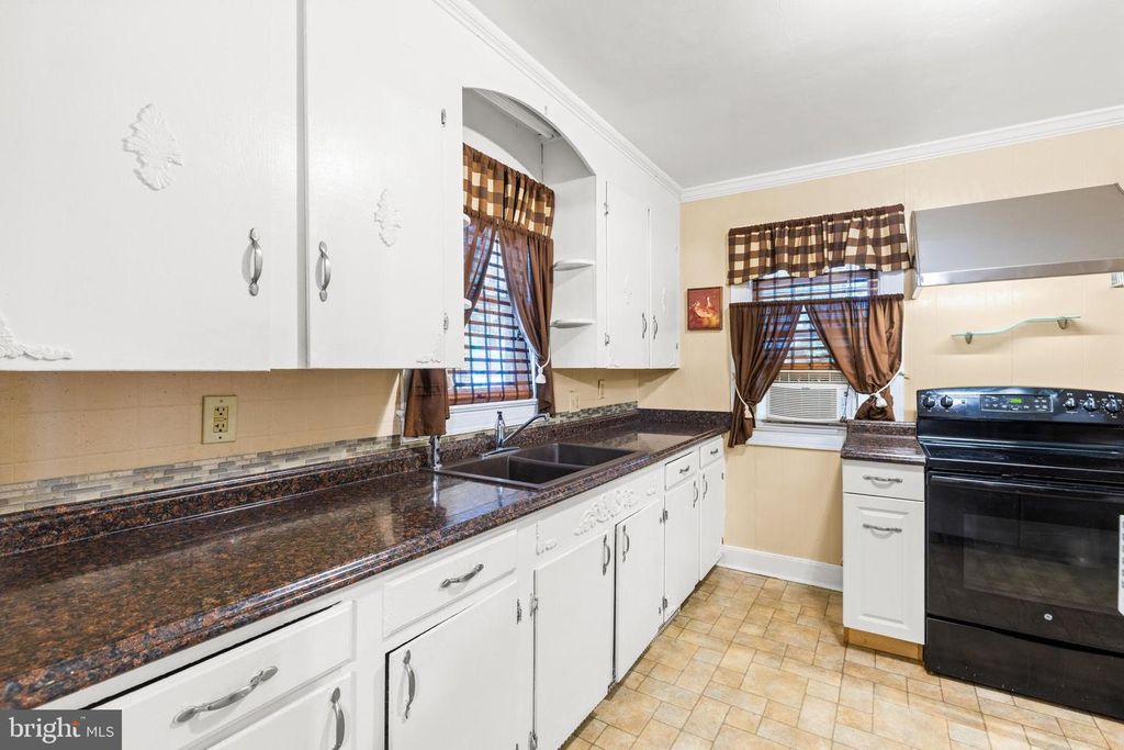 Image 7 of property listing at 419 SOMERSET AVE, Salisbury, MD 21801