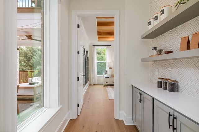 835 Brook Hollow Rd, Nashville, TN 37205