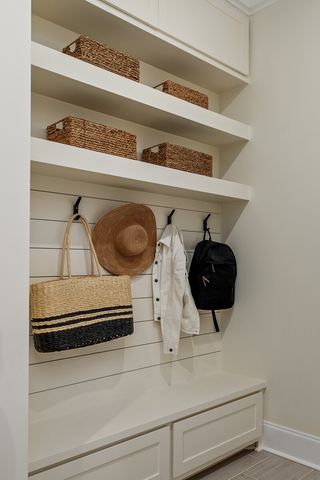 835 Brook Hollow Rd, Nashville, TN 37205