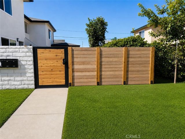 1040 El Camino B, Costa Mesa, CA 92626