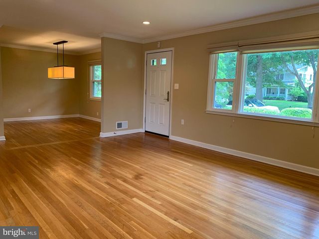 1334 MAYFLOWER DR, Mclean, VA 22101