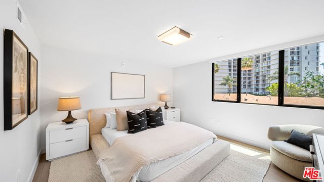 153 San Vicente Boulevard 2J, Santa Monica, CA 90402