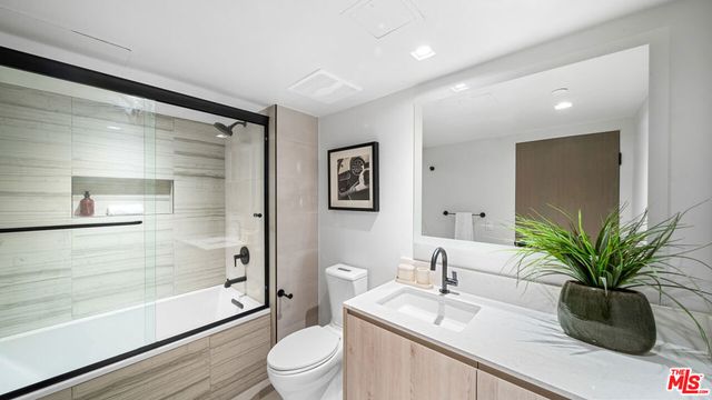 153 San Vicente Boulevard 2J, Santa Monica, CA 90402