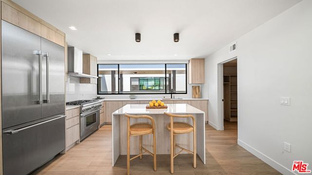 153 San Vicente Boulevard 2J, Santa Monica, CA 90402