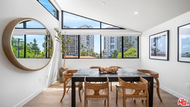 153 San Vicente Boulevard 2J, Santa Monica, CA 90402
