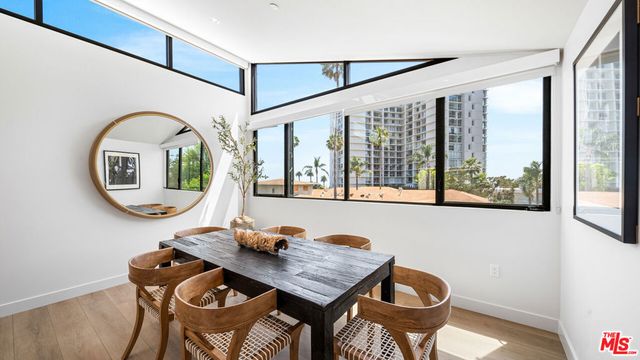 153 San Vicente Boulevard 2J, Santa Monica, CA 90402