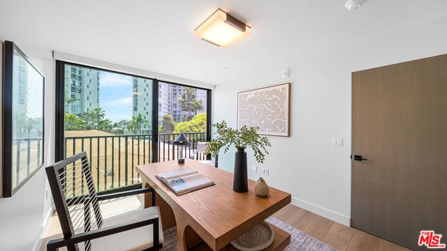 153 San Vicente Boulevard 2J, Santa Monica, CA 90402