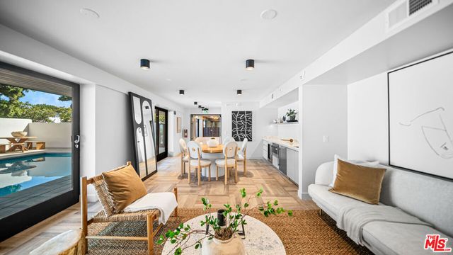 153 San Vicente Boulevard 2J, Santa Monica, CA 90402