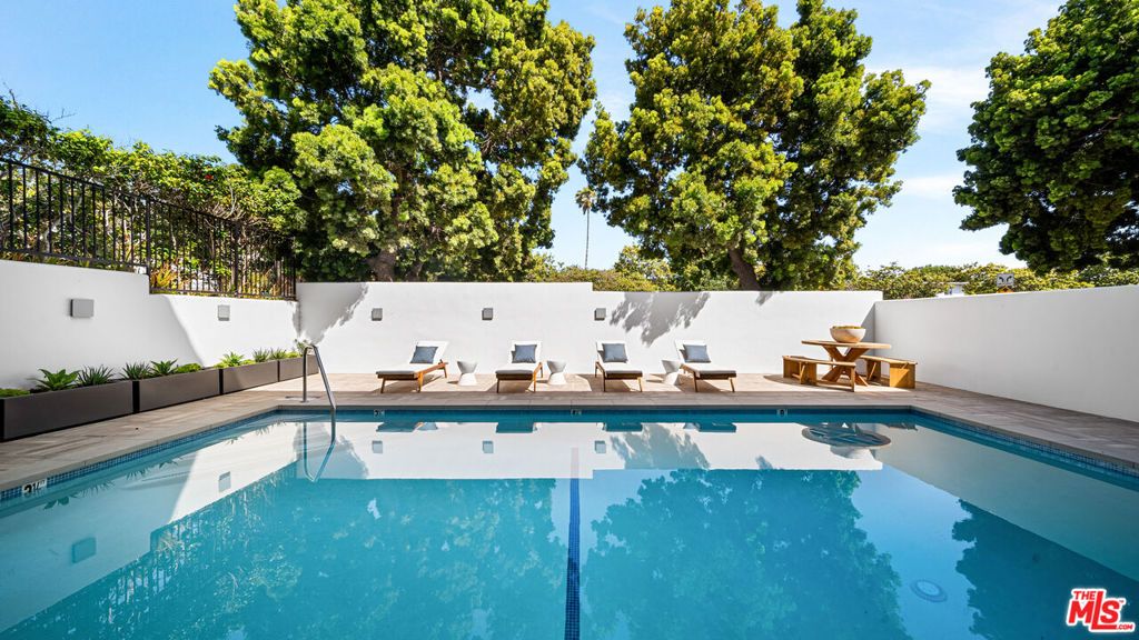 153 San Vicente Boulevard 2J, Santa Monica, CA 90402