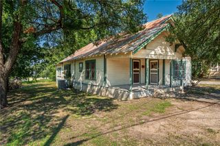 908 Campbell ST, Lampasas, TX 76550