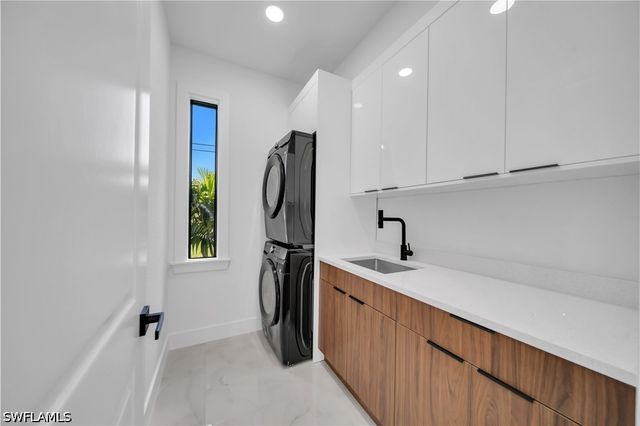 1209 NE 15th TER, Cape Coral, FL 33909