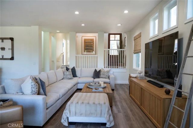214 Avenida Montalvo 2, San Clemente, CA 92672