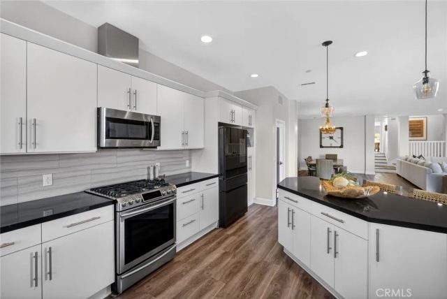 214 Avenida Montalvo 2, San Clemente, CA 92672