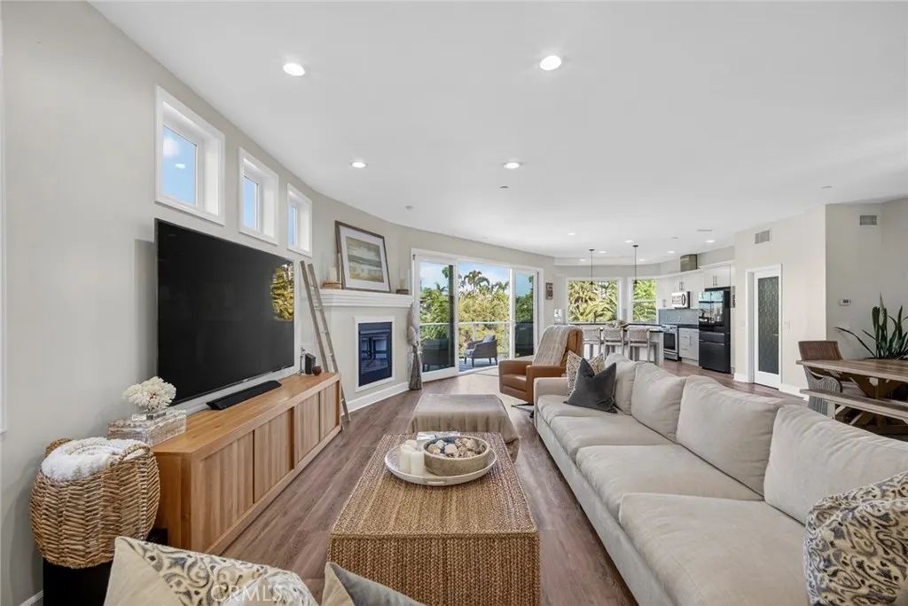 214 Avenida Montalvo 2, San Clemente, CA 92672