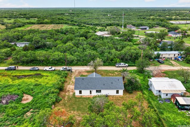 117 CEMETERY RD, Charlotte, TX 78011